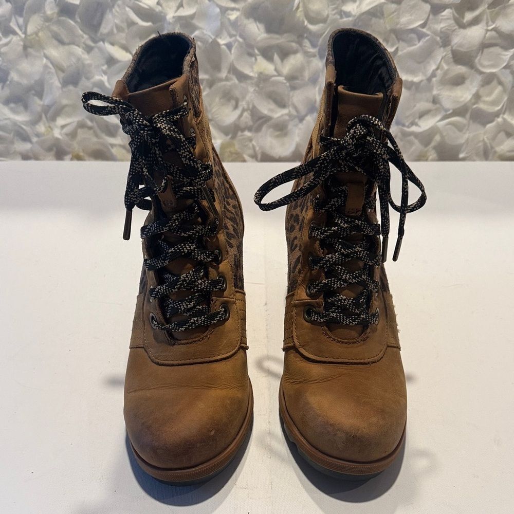 Sorel Tan Lace-Up Boots with Black Accents